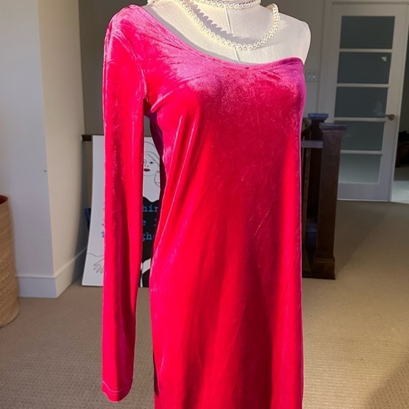 TWiK  one Shoulder
Velvet Bodycon Dress - Picture 9 of 13